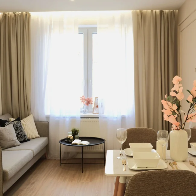 Nowoczesny salon w naturalnych kolorach